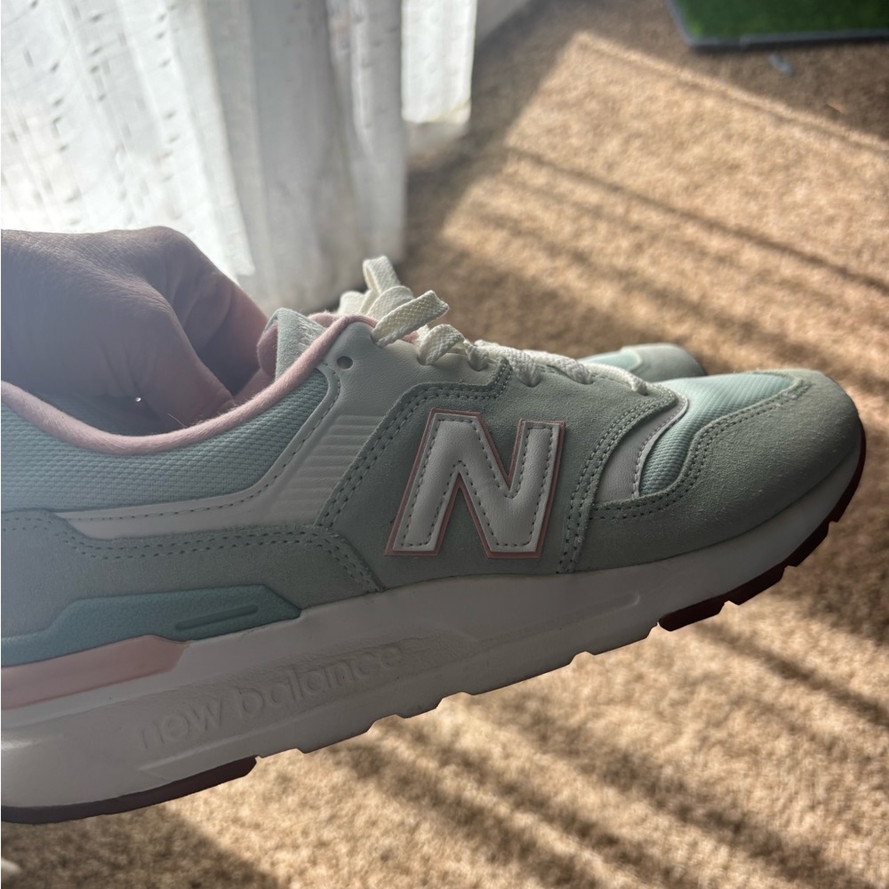 New Balance Women's Athletic Shoes - Mint Green and Pink sz 8.5